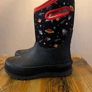 Bog Space-Themed Black and Red Boots